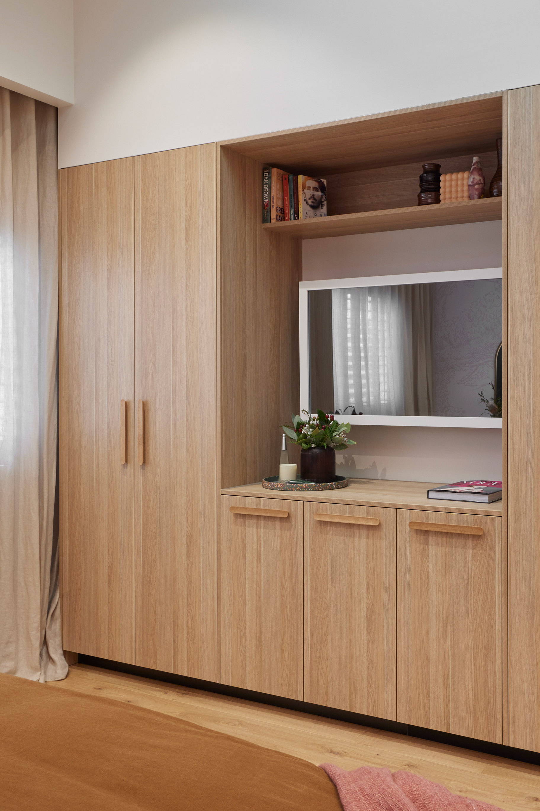 Tanya & Vito's Contemporary Bedroom on The Block | FRAMING TO A T